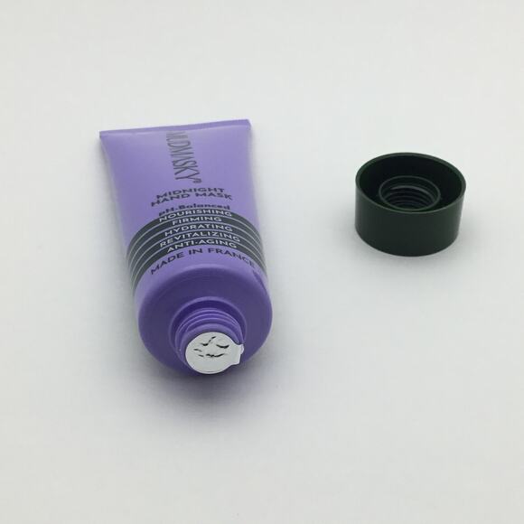 NEW: Mudmasky Midnight Hand Mask 40ml/ 1.35 fl oz. - Picture 3 of 3